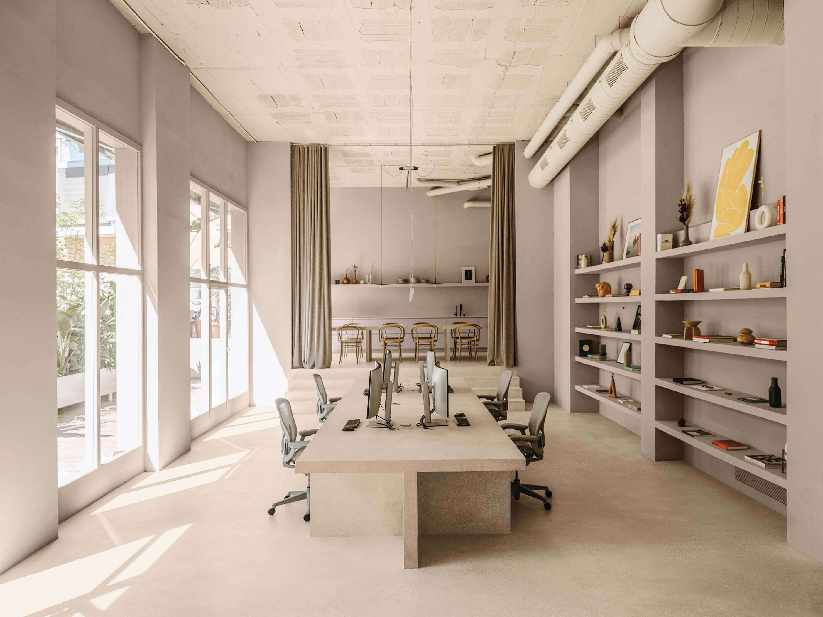 Soffitto: Decor KK 115, Pareti: Wallpaper Living KK 119, Pavimento: Cementoresina KK 117