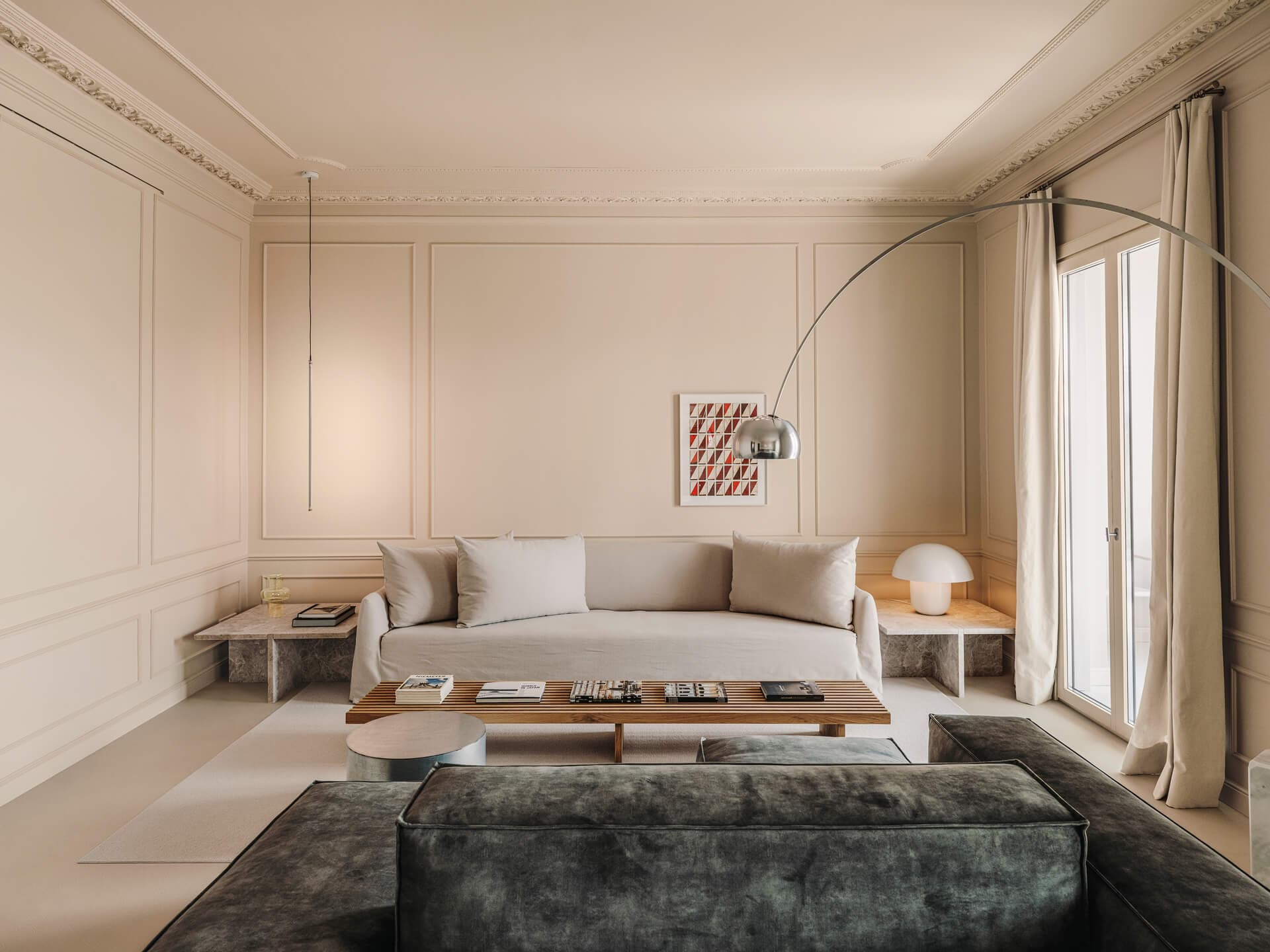 Pareti e boiserie: Decor KK 116, Tavolo: Microresina KK 117, Soffitto: Decor KK 115